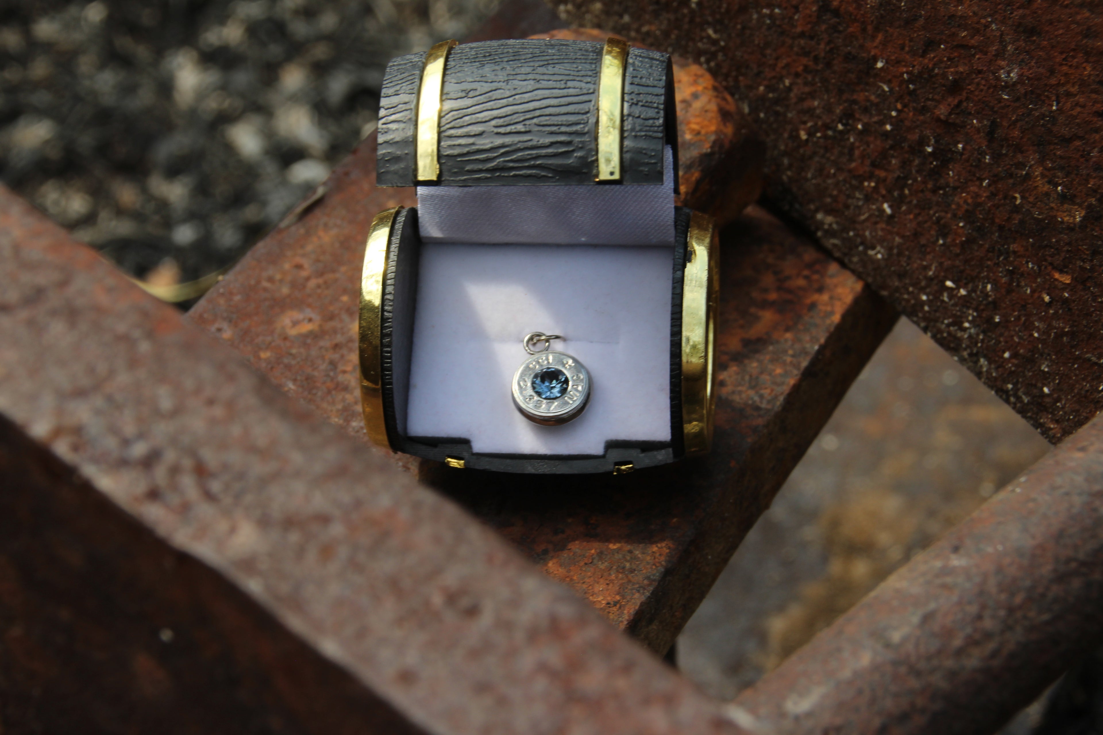 Nickel light sapphire Pendent - 375-inch caliber